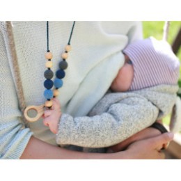 Collier portage et allaitement "charbon avec hochet" Kangaroocare